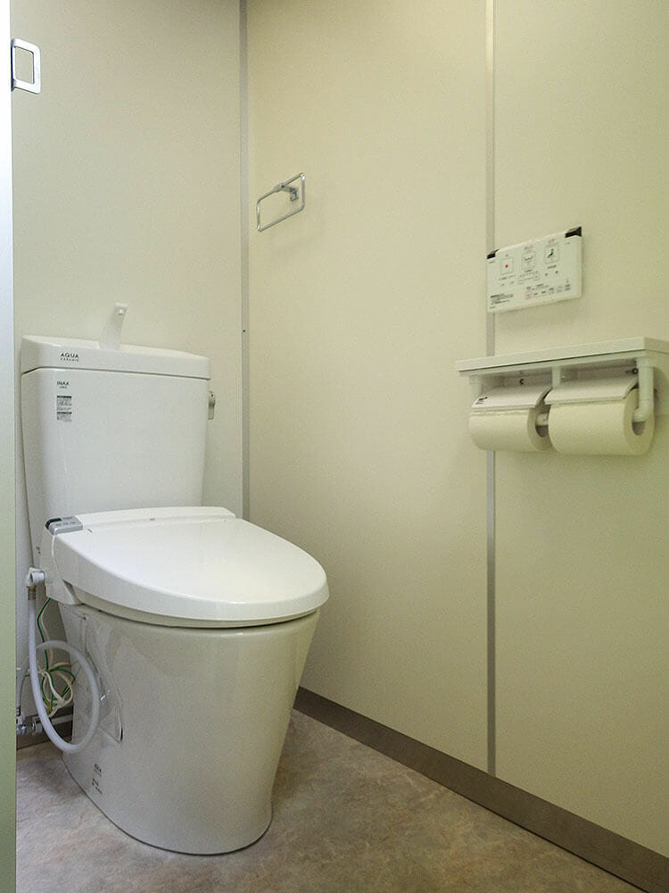 和式から洋式のトイレに 工場内トイレ改修工事 