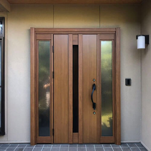 木製玄関ドアを夏場に最適な通風アルミドアに