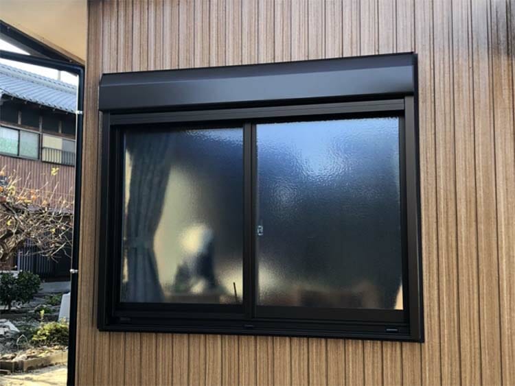 シャッター付きの窓に取替え