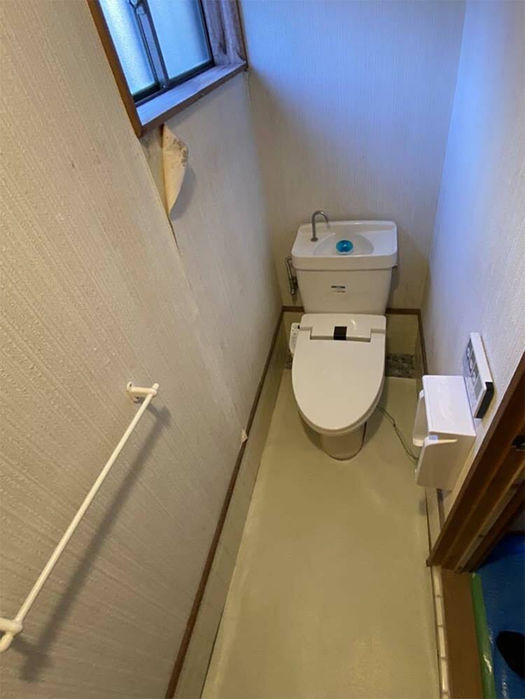 白基調の清潔感溢れるトイレになりました