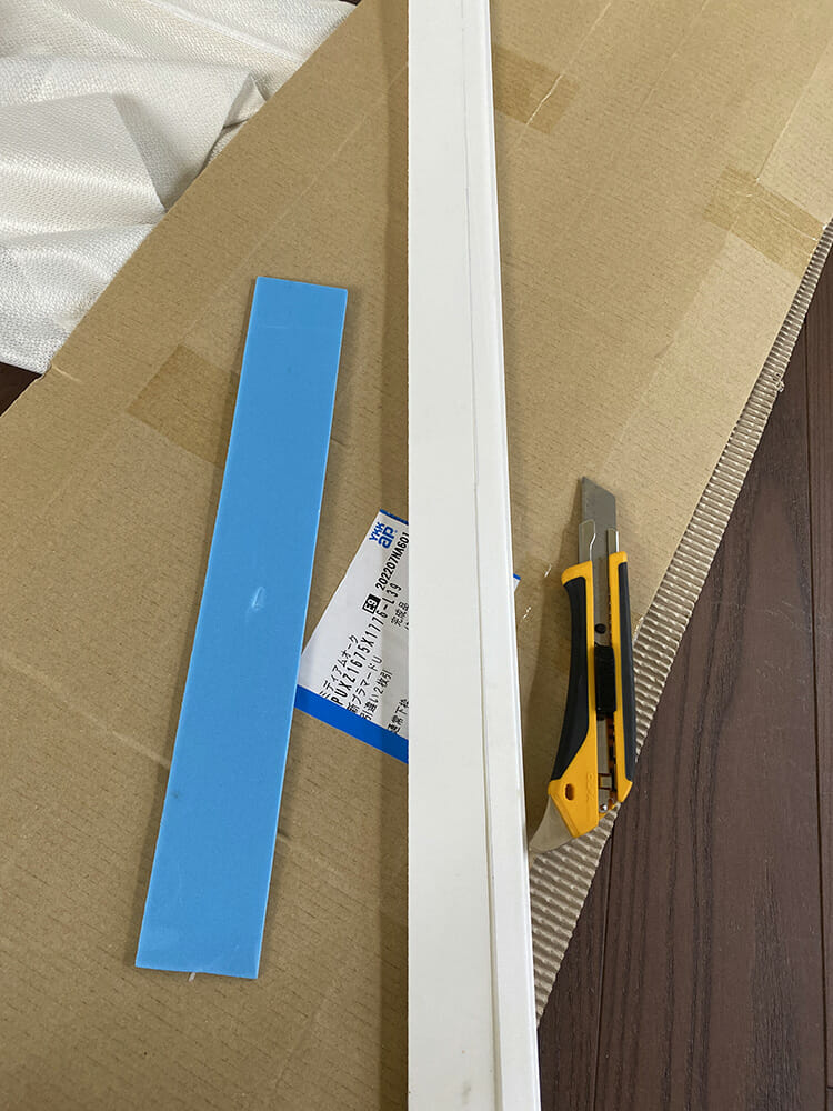 部屋の中が見えにくい型ガラスの内窓を